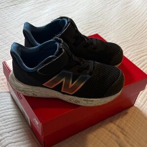 New Balance Kids' Black and Blue Fresh Foam Arishi v4